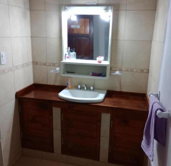 فندق صغير Posada Cuatro Hermanos