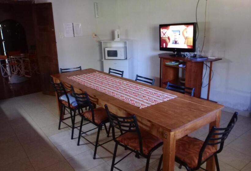 فندق صغير Posada Cuatro Hermanos