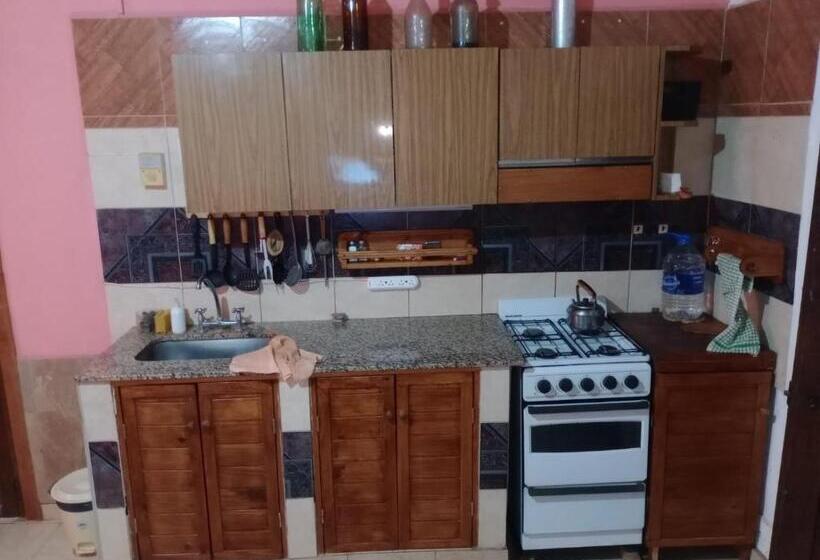 فندق صغير Posada Cuatro Hermanos