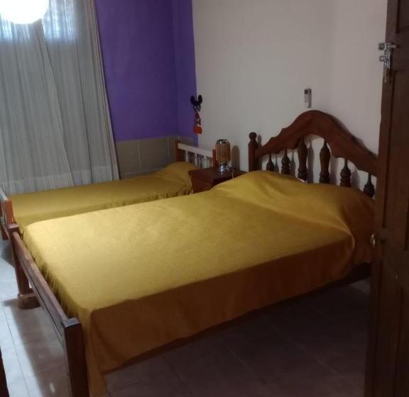 فندق صغير Posada Cuatro Hermanos