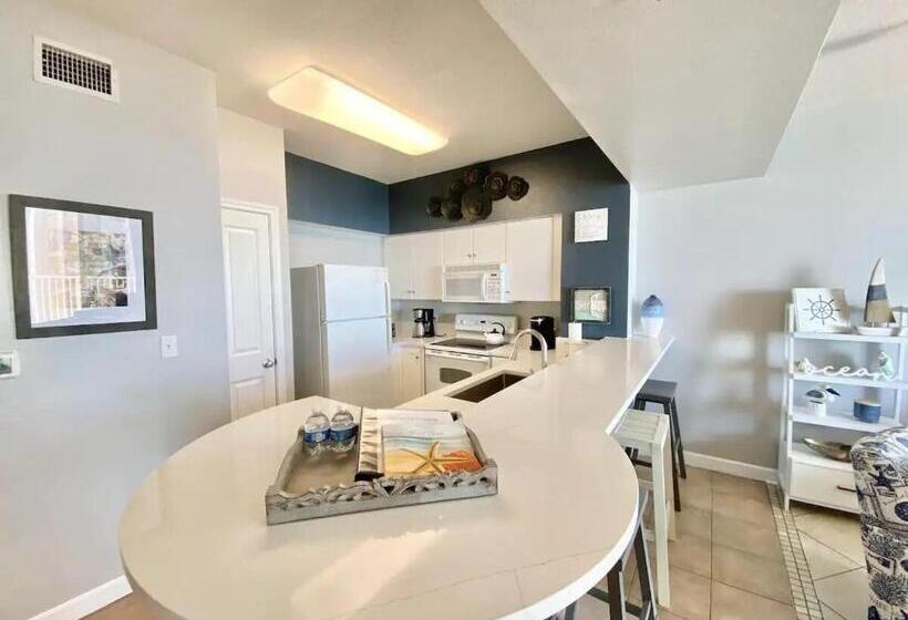 Amazing Views! Great Beachfront Panama City Condo