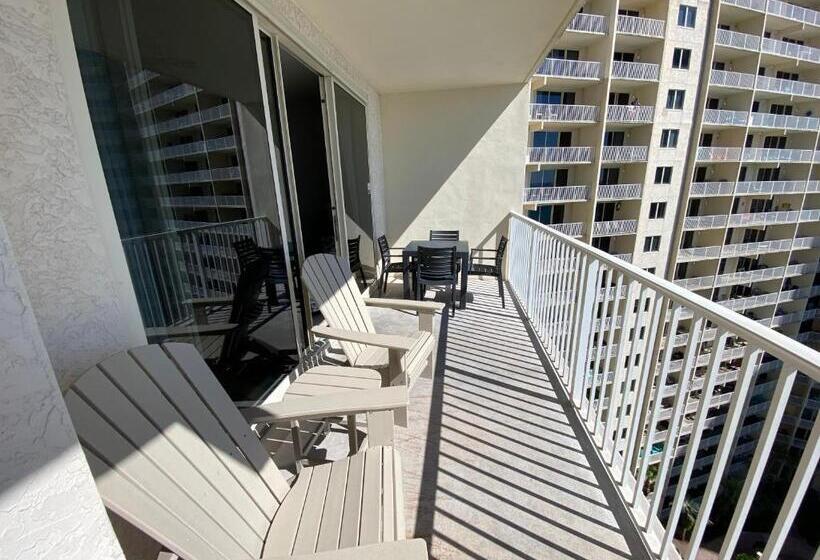 Amazing Views! Great Beachfront Panama City Condo