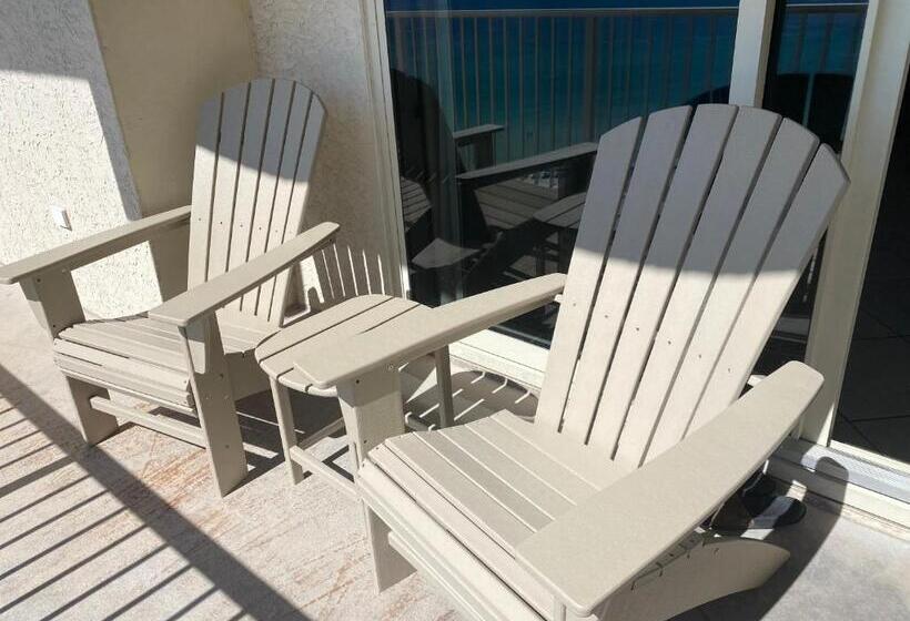 Amazing Views! Great Beachfront Panama City Condo