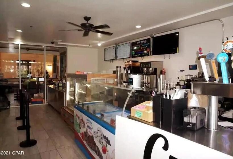 Amazing Views! Great Beachfront Panama City Condo