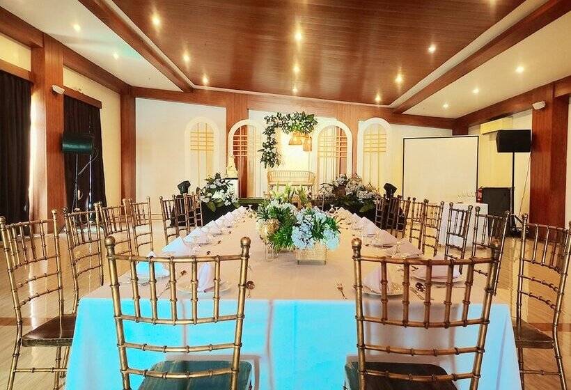 Asaricha Tropical Beach Resort