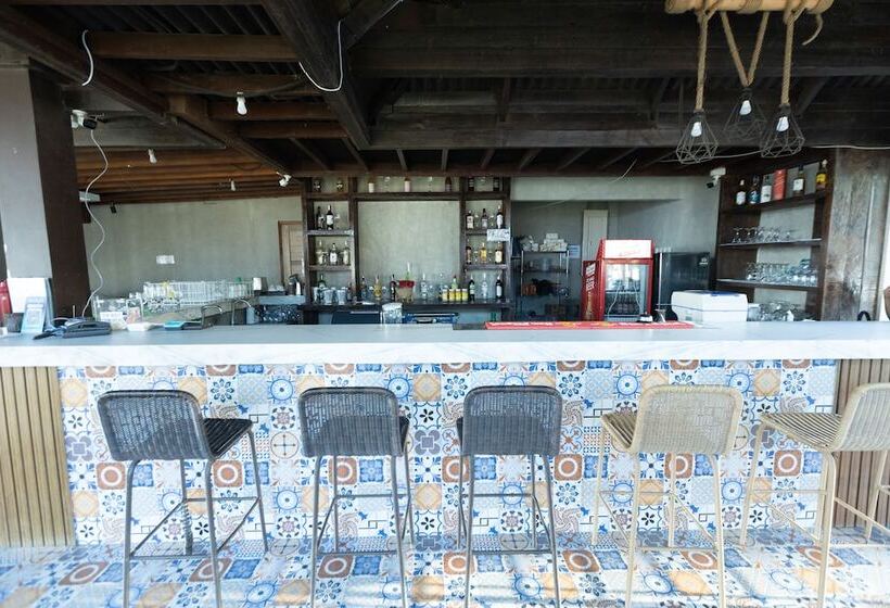 Asaricha Tropical Beach Resort