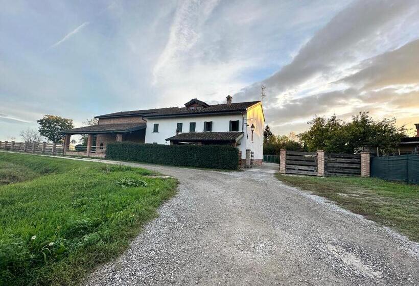 ベッドアンドブレックファースト Canovetta Country House Camelia   Nearby Cremona