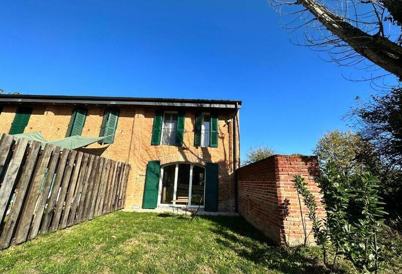 ベッドアンドブレックファースト Canovetta Country House Camelia   Nearby Cremona