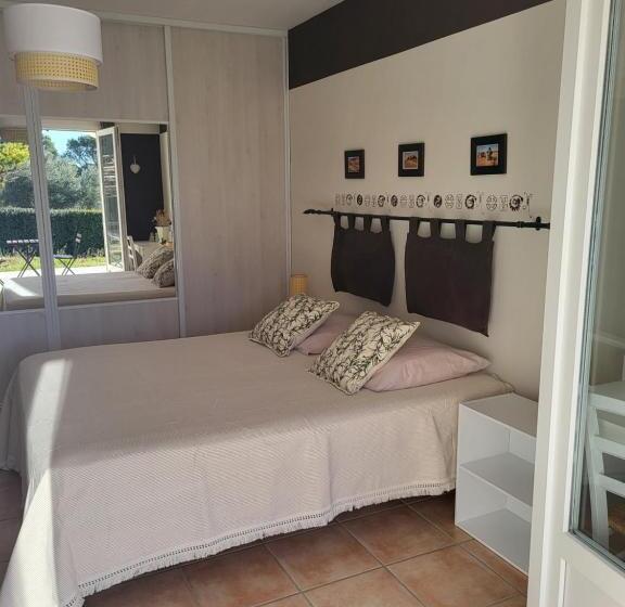 ベッドアンドブレックファースト Chambre D Hôtes Les Cigales