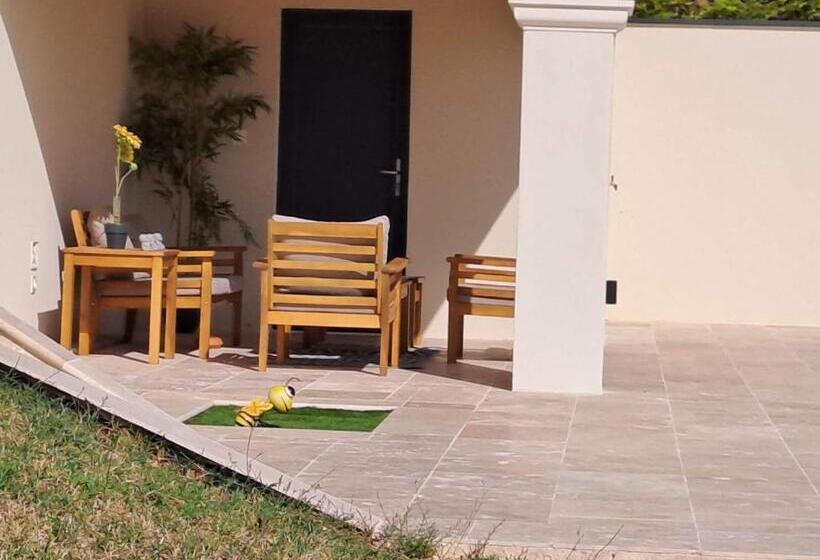 ベッドアンドブレックファースト Chambre D Hôtes Les Cigales