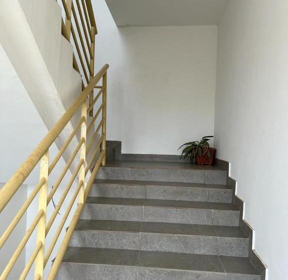 تختخواب و صبحانه Fowaa Lux