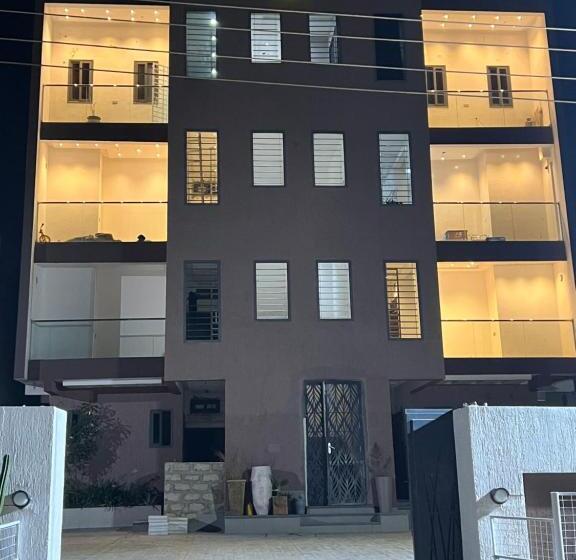 تختخواب و صبحانه Fowaa Lux