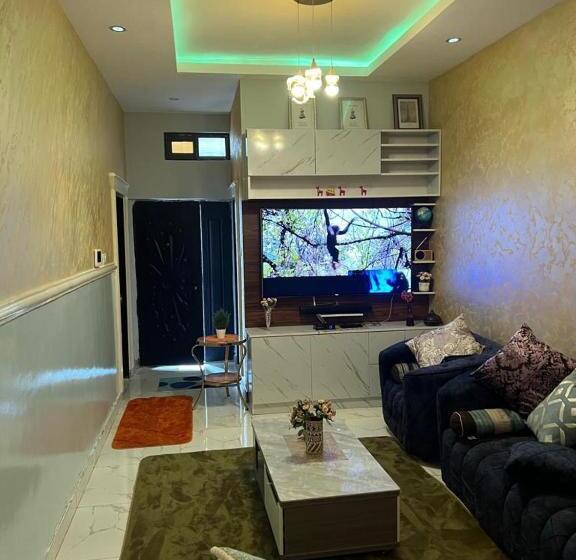 تختخواب و صبحانه Fowaa Lux