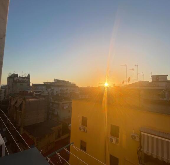 تختخواب و صبحانه Sunny Suite Napoli
