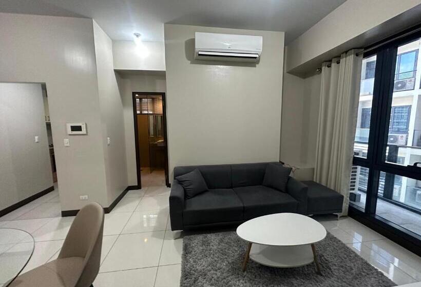 Family Home In The Florence Mckinley Hill Taguig