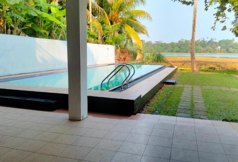 Отель Aquila By Bolgoda Holiday Resort