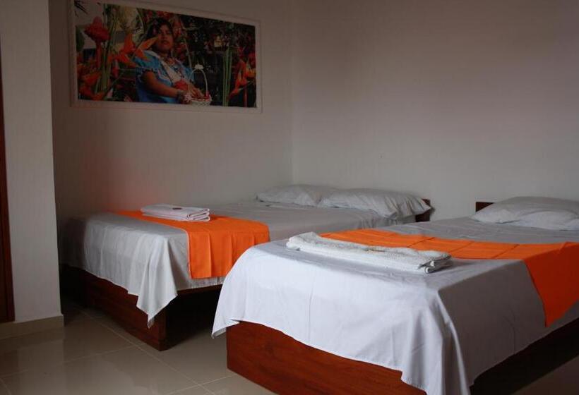 فندق Balcón Plaza