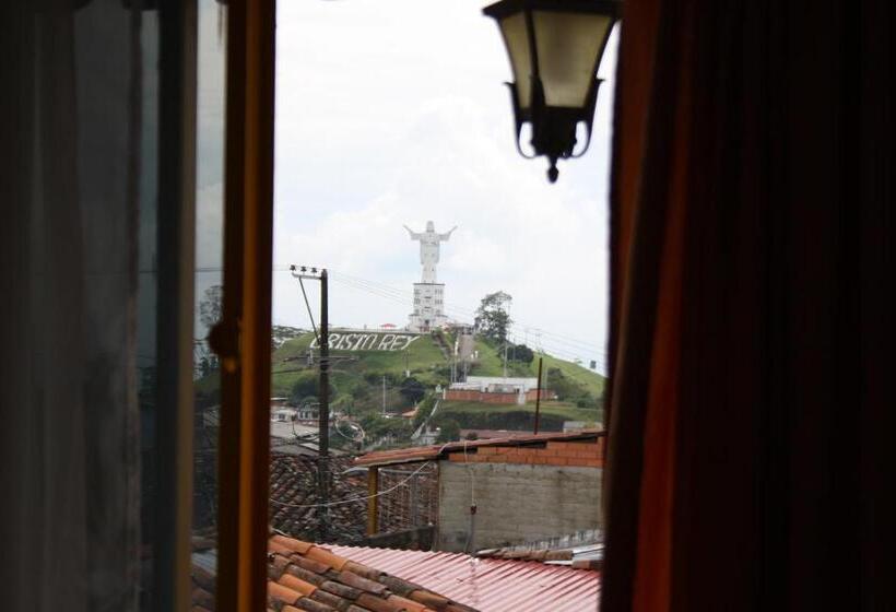 فندق Balcón Plaza