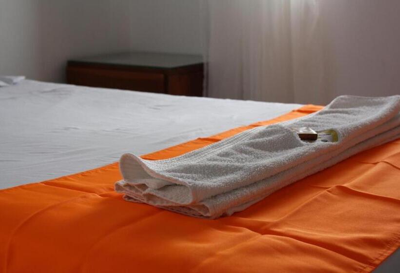 فندق Balcón Plaza