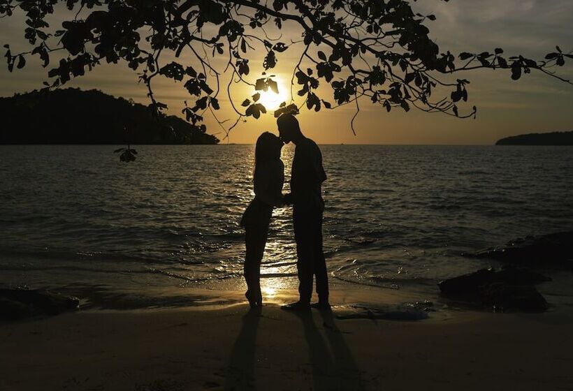 Отель Coral Bay Resort