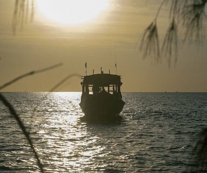 Отель Coral Bay Resort