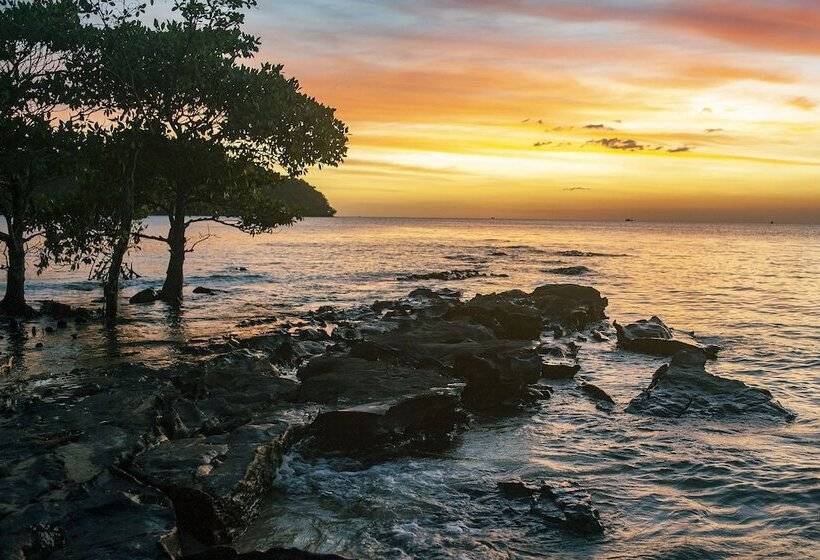 Отель Coral Bay Resort