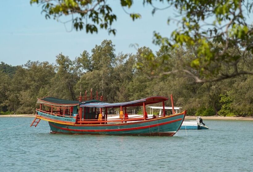 Отель Coral Bay Resort