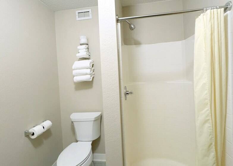 Отель Country Trails Inn &suites
