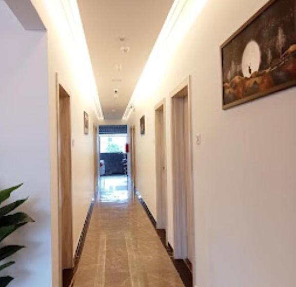 בית מלון כפרי Grand Residency , Kolegaon