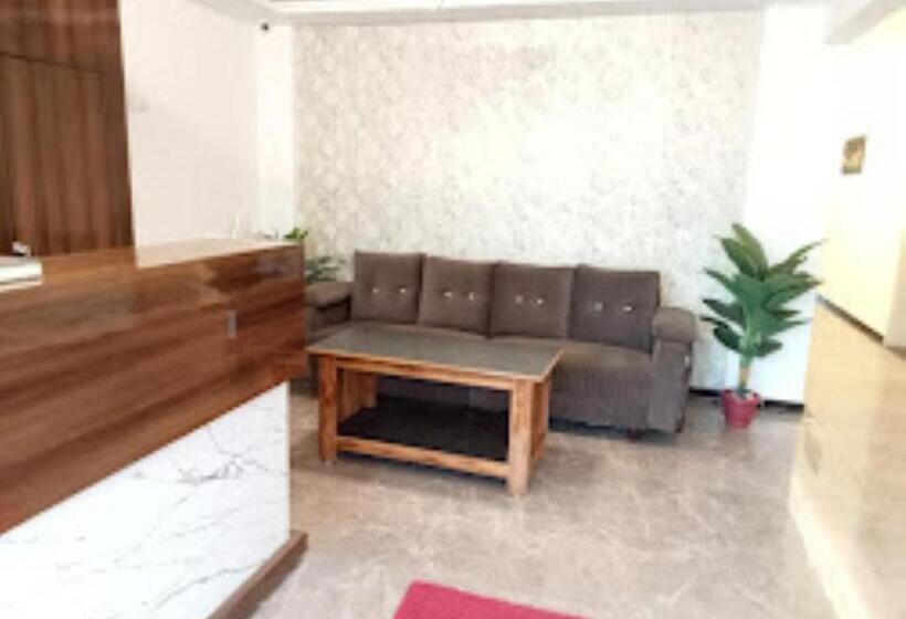 בית מלון כפרי Grand Residency , Kolegaon