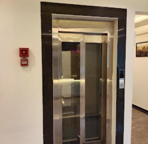 בית מלון כפרי Grand Residency , Kolegaon