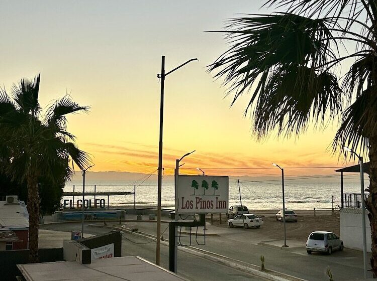 فندق Los Pinos Inn