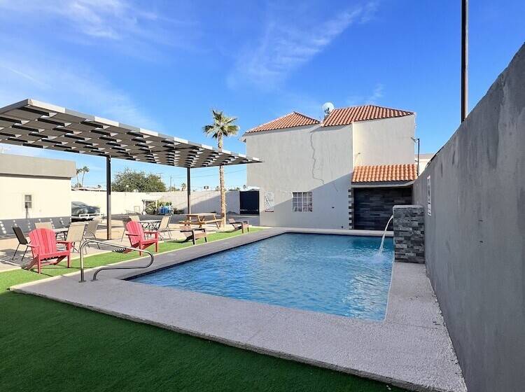 فندق Los Pinos Inn