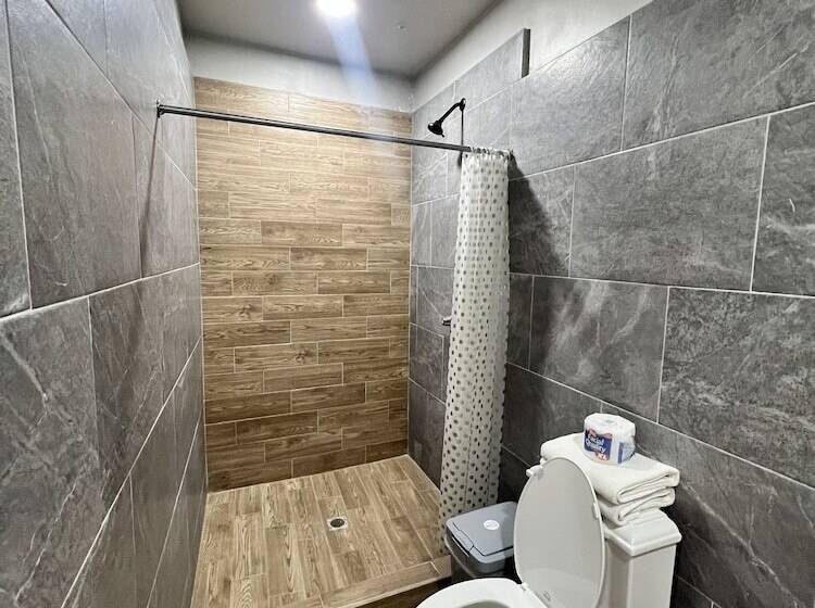 فندق Los Pinos Inn