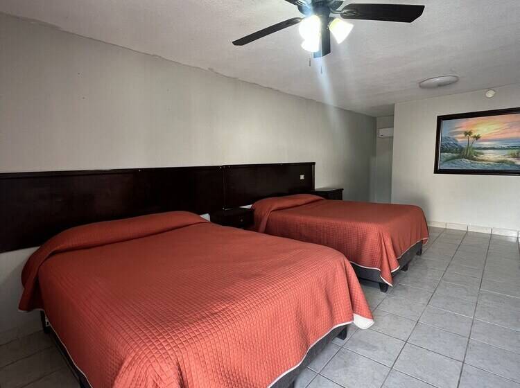 فندق Los Pinos Inn