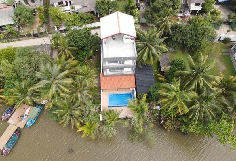 فندق Moon River Villa