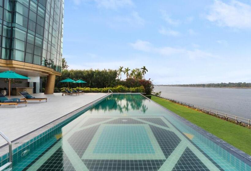 Отель Naka Raj Escape