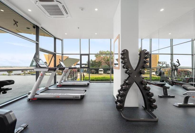 Отель Naka Raj Escape