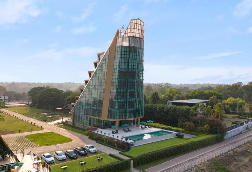 Отель Naka Raj Escape