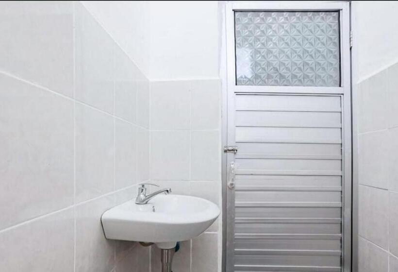 ホテル Wisma Silampari Mitra Reddoorz