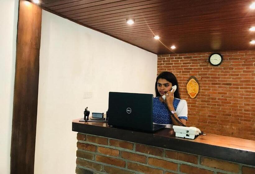 בית מלון כפרי Polonnaruwa Holiday Inn