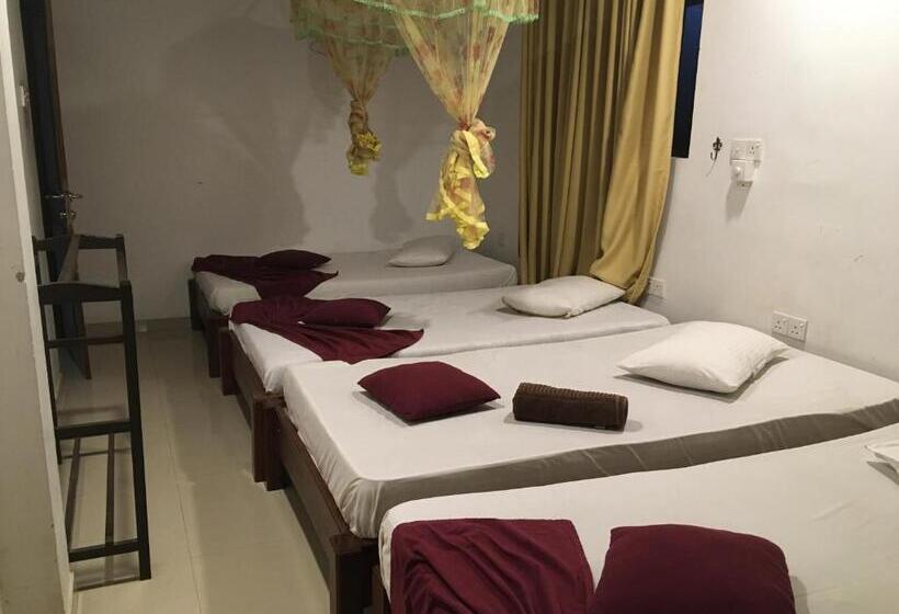 בית מלון כפרי Polonnaruwa Holiday Inn