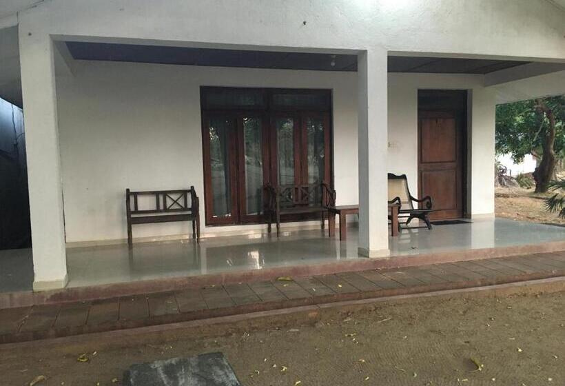 בית מלון כפרי Polonnaruwa Holiday Inn