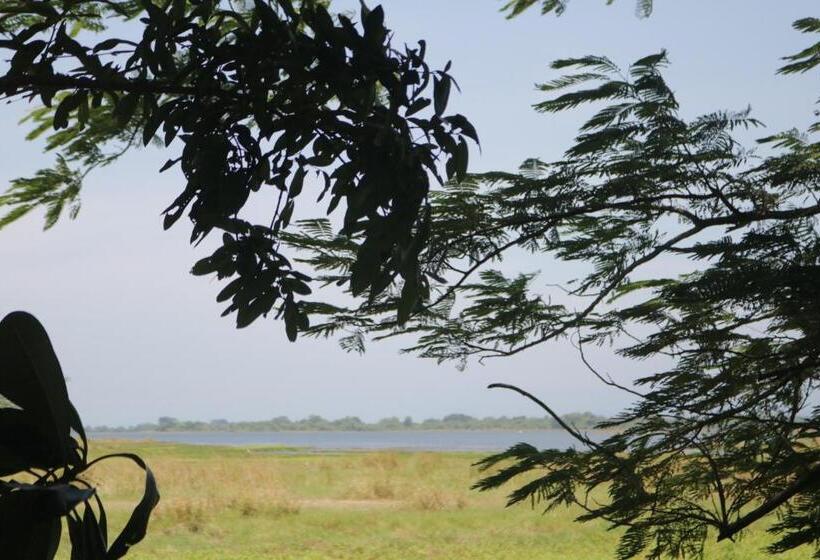 בית מלון כפרי Polonnaruwa Holiday Inn