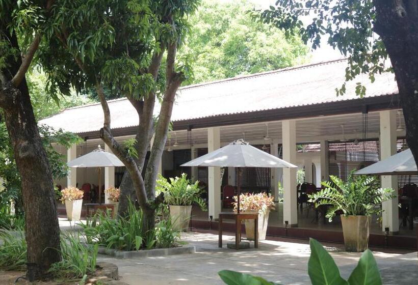 בית מלון כפרי Polonnaruwa Holiday Inn