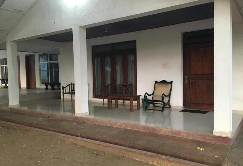 בית מלון כפרי Polonnaruwa Holiday Inn