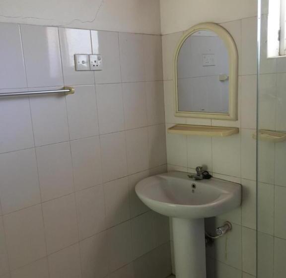 בית מלון כפרי Polonnaruwa Holiday Inn