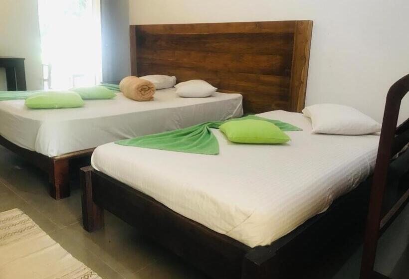 בית מלון כפרי Polonnaruwa Holiday Inn