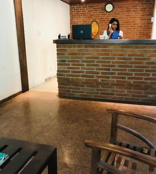 בית מלון כפרי Polonnaruwa Holiday Inn