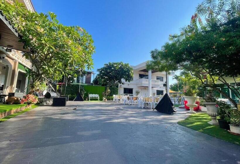 Отель Privacy Pattaya